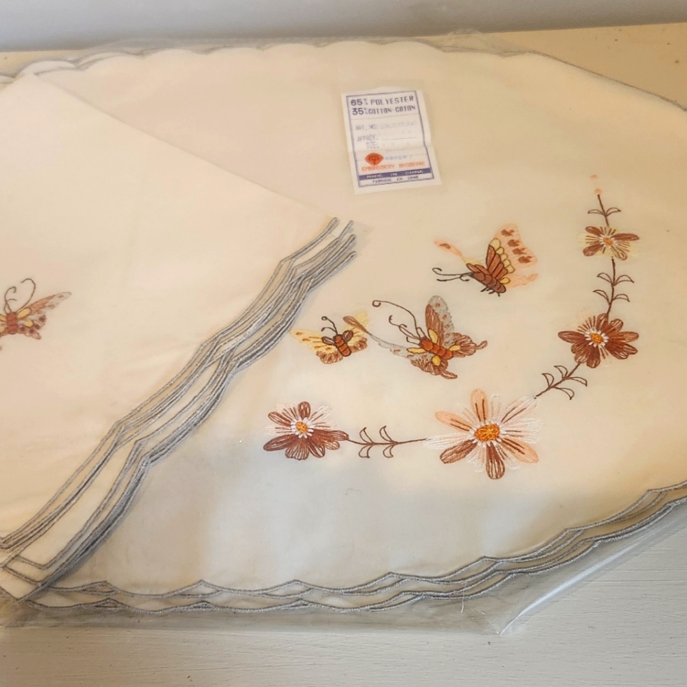 Vintage embroidered cloth placemats and napkins.  Set of 6 each.
